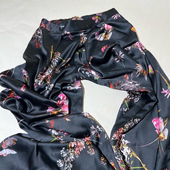 Like new - Victoria’s Secret - silky pajama pants - wide leg - flowy - Picture 2 of 6